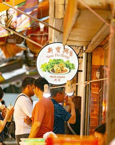Thick, freshly rolled vegetable wrapper wrap at New Po-Heng Lumpia House