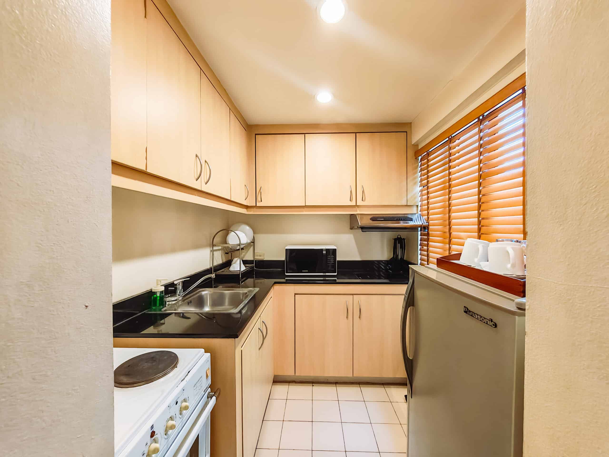 Penthouse Suite 907 kitchenette view