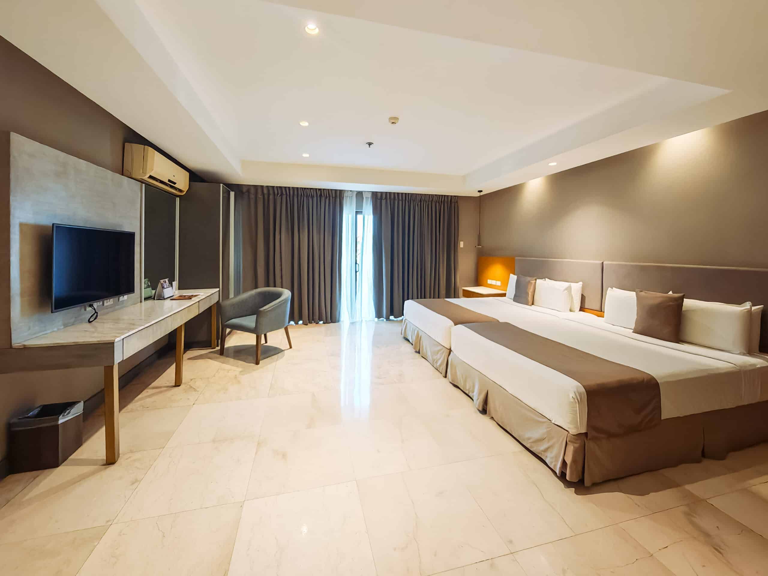 Penthouse Suite 907 main view